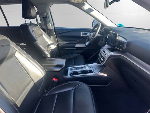 Used 2023 Ford Explorer XLT w/ Equipment Group 202A image 15
