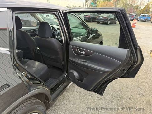 Used 2020 Nissan Rogue S image 11