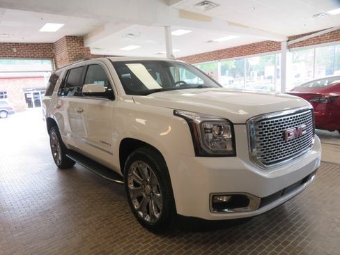 Used 2017 GMC Yukon Denali w/ Enhanced Security Package image 71