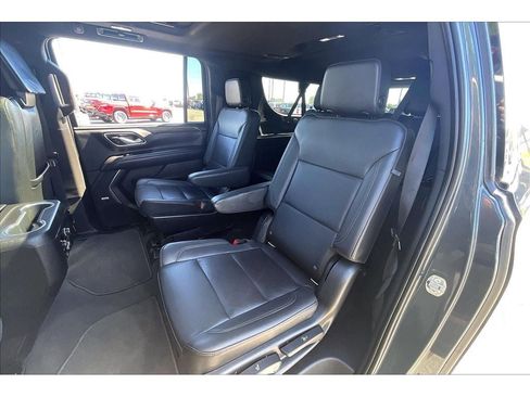 Used 2021 Chevrolet Suburban LT w/ LT Signature Plus Package AWD/4WD image 28