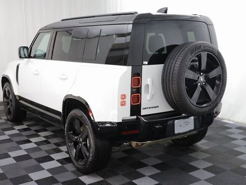 Used 2025 Land Rover Defender 110 X-Dynamic SE image 15