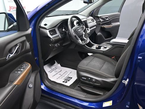 Used 2023 GMC Acadia SLE w/ Driver Convenience Package image 18