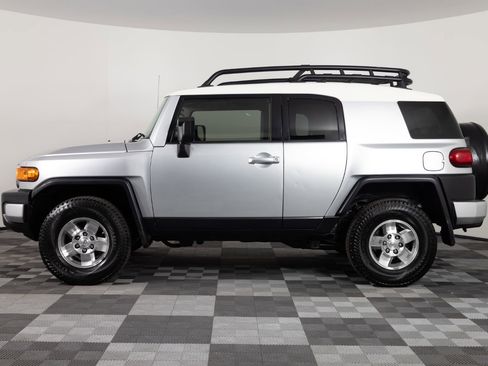 Used 2008 Toyota FJ Cruiser 4WD image 3