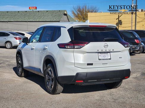 Used 2024 Nissan Rogue SV image 7