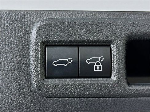 Used 2024 Toyota Venza Nightshade image 9