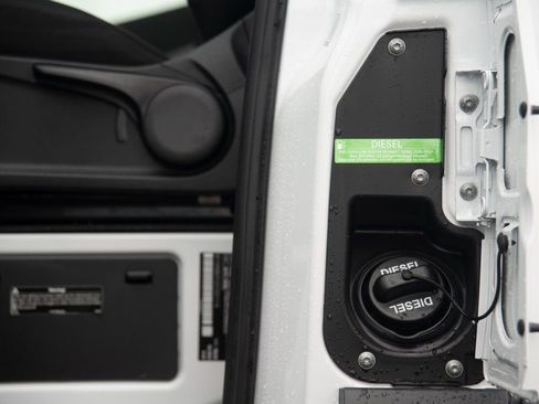 Used 2025 Mercedes-Benz Sprinter 2500 image 28