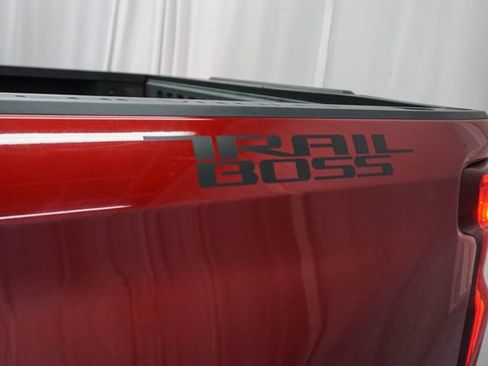 Used 2022 Chevrolet Silverado 1500 LT Trail Boss w/ LT Trail Boss Premium Package AWD/4WD image 15