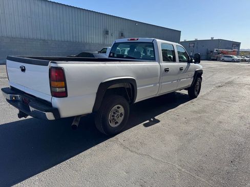 Used 2006 GMC Sierra 2500 W/T w/ Heavy-Duty Power Package RWD image 9