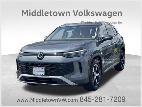 Certified 2025 Volkswagen Tiguan SE AWD/4WD image 1