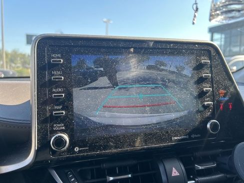 Used 2022 Toyota C-HR XLE image 18