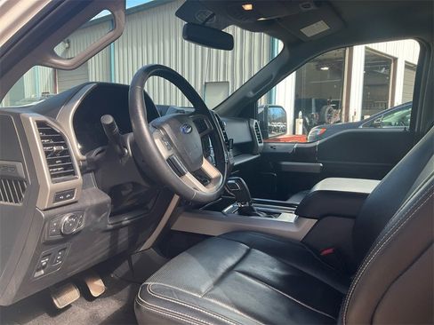 Used 2018 Ford F150 Lariat image 15