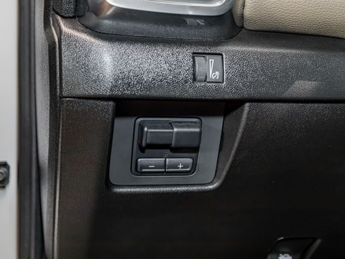 Used 2025 GMC Canyon Denali AWD/4WD image 17