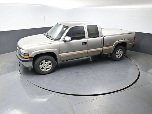 Used 2001 Chevrolet Silverado 1500 LS w/ Firm Ride Suspension Pkg AWD/4WD image 16
