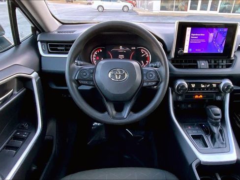 Used 2024 Toyota RAV4 XLE image 5