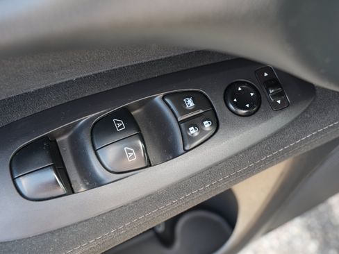 Used 2016 Nissan Pathfinder SV AWD/4WD image 18