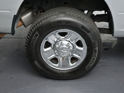 Used 2018 RAM 2500 SLT AWD/4WD image 33