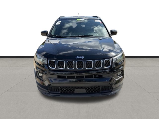 Used 2024 Jeep Compass Latitude AWD/4WD image 2