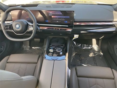 New 2025 BMW i5 xDrive40 w/ Premium Package image 15