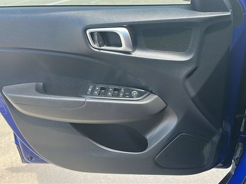 Used 2023 Hyundai Venue SEL FWD image 20