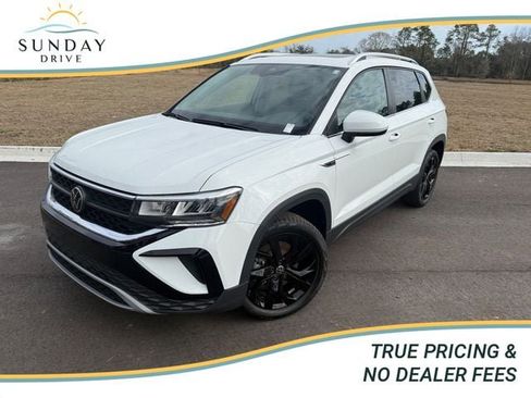 Used 2024 Volkswagen Taos SE image 1