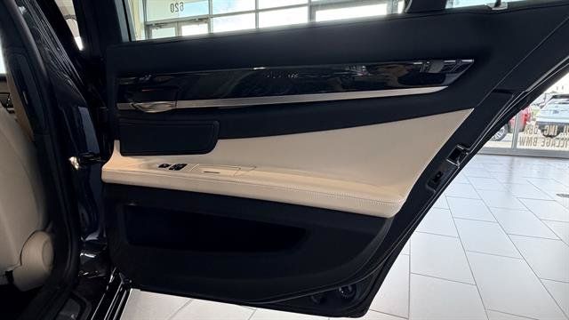 Used 2012 BMW 750i RWD image 98