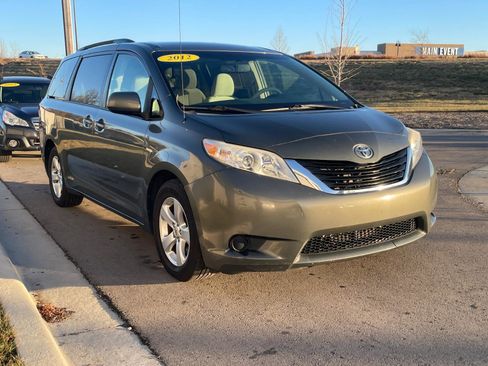 Used 2012 Toyota Sienna LE image 1