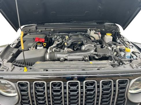 Used 2025 Jeep Gladiator Rubicon w/ Convenience Group AWD/4WD image 20
