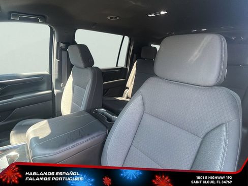 Used 2025 Chevrolet Suburban LS RWD image 16