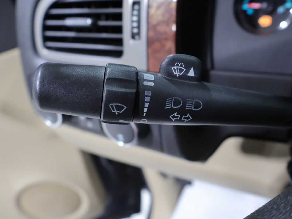 Used 2008 Chevrolet Avalanche LTZ w/ LTZ Preferred Equipment Group AWD/4WD image 36