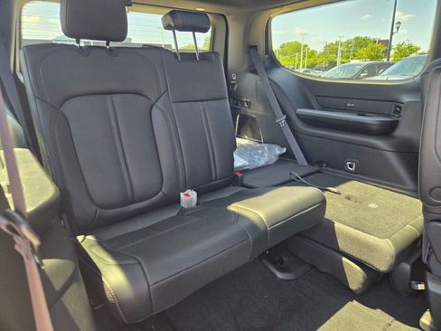 New 2025 Jeep Wagoneer Series II w/ Convenience Group I image 10