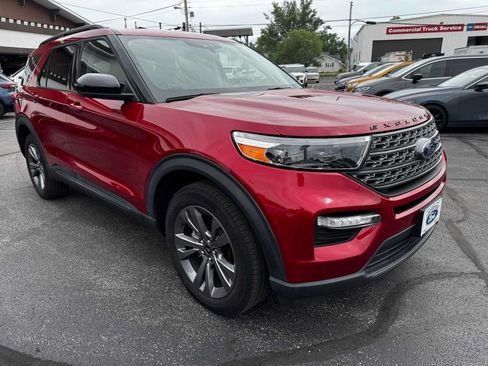 Used 2022 Ford Explorer XLT w/ Equipment Group 202A AWD/4WD image 13