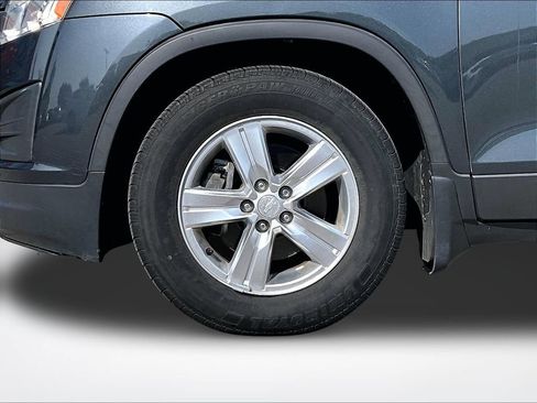 Used 2016 Chevrolet Trax LT w/ Sun And Sound Package FWD image 10