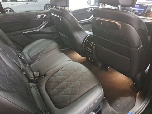 Used 2025 BMW X7 xDrive40i w/ Premium Package AWD/4WD image 11