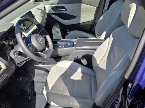 Used 2023 Nissan Rogue SV w/ SV Premium Package image 6