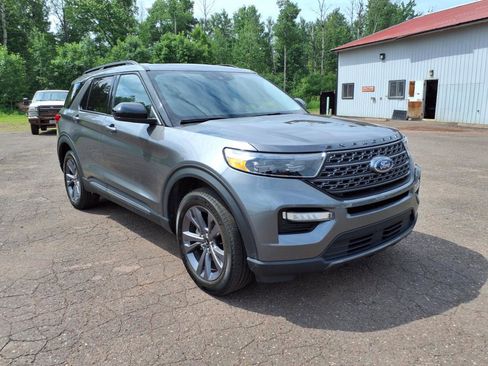 Used 2023 Ford Explorer XLT w/ Equipment Group 202A image 8