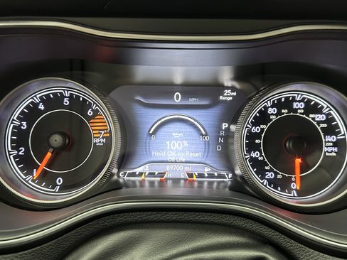 Used 2019 Jeep Cherokee Limited image 14