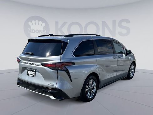 Used 2023 Toyota Sienna XSE w/ XSE Plus Package AWD/4WD image 7