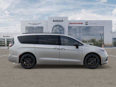 New 2026 Chrysler Pacifica Limited w/ S Appearance Package FWD image 24