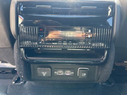 Used 2023 Jeep Wagoneer 4WD w/ Premium Group I image 22
