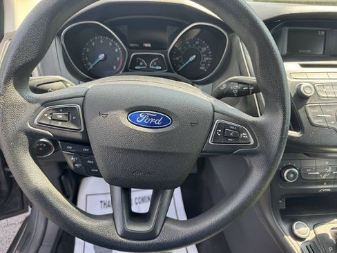 Used 2015 Ford Focus SE w/ Reverse Sensing Package FWD image 10