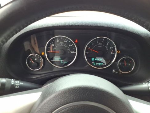 Used 2015 Jeep Wrangler Unlimited Sahara image 19