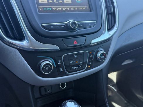 Used 2018 Chevrolet Equinox LS image 23