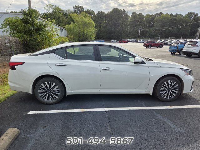 Used 2023 Nissan Altima 2.5 SV w/ SV Premium Package AWD/4WD image 4