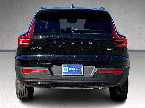 New 2026 Volvo XC40 B5 Plus w/ Climate Package image 4