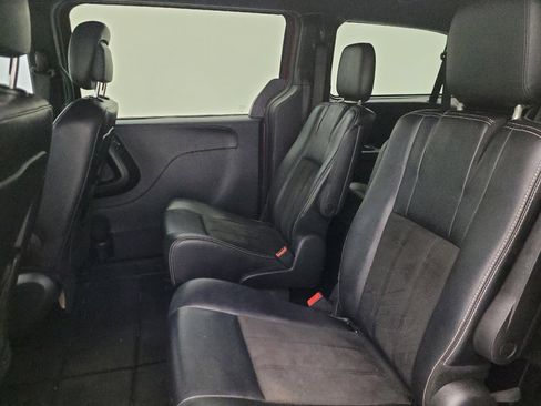 Used 2019 Dodge Grand Caravan SXT w/ Blacktop Package FWD image 18