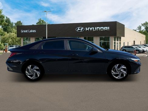 New 2025 Hyundai Elantra SEL image 9
