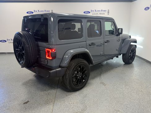 Used 2025 Jeep Wrangler Unlimited Sahara w/ Safety Group AWD/4WD image 33