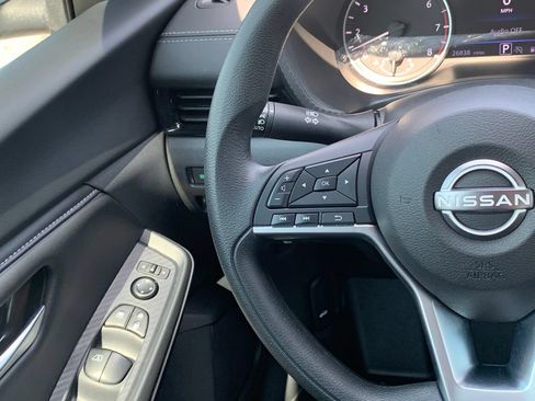 Used 2025 Nissan Sentra SV FWD image 11