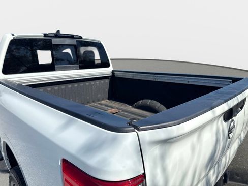 Used 2024 Nissan Titan SV w/ SV Convenience Package image 10