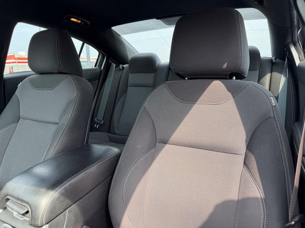 Used 2018 Dodge Charger SXT RWD image 14